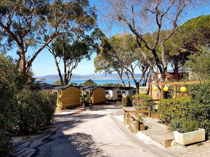 Camping für 5 Personen, mit Terrasse in Hyeres