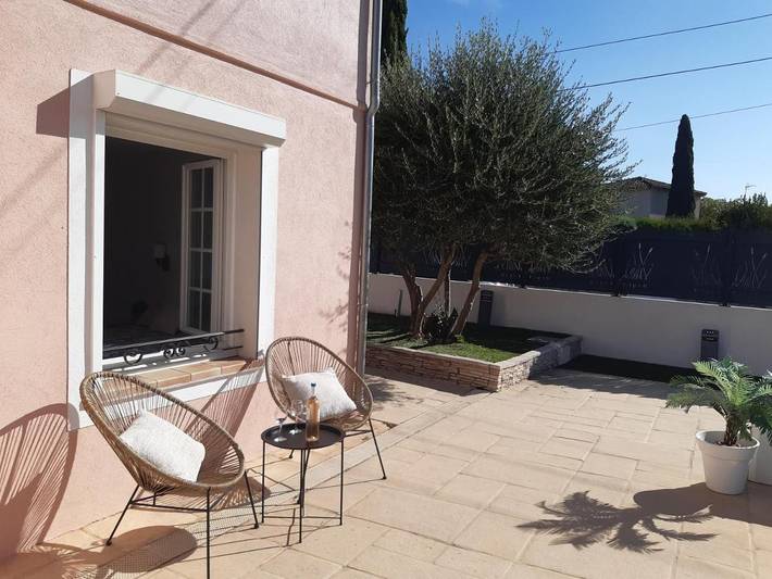 Gîte pour 2 personnes, avec jardin ainsi que vue et piscine à Le Cannet-des-Maures - 3