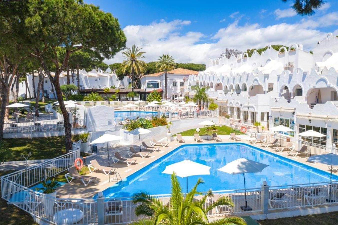 Stylish townhouse - great resort facilities in Hacienda Las Chapas, Marbella