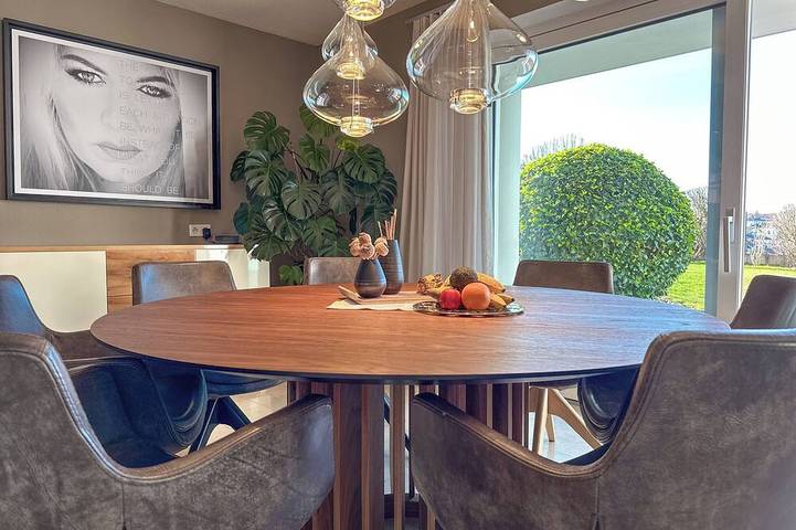 Ferienhaus für 8 Personen, mit Balkon und Garten sowie Pool in Seekirchen am Wallersee