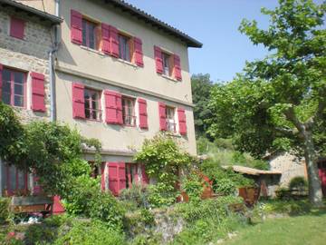 Cottage pour 2 personnes, avec jardin ainsi que piscine et vue, adapté aux familles à Les Ardillats