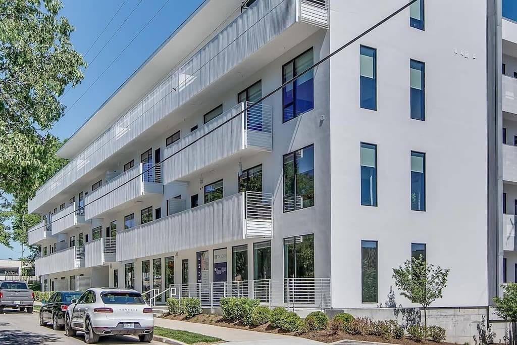 Ganze Wohnung, Upscale Cozy Nashville Condo★ Pool, Patio, Parking in Nashville, Tennessee