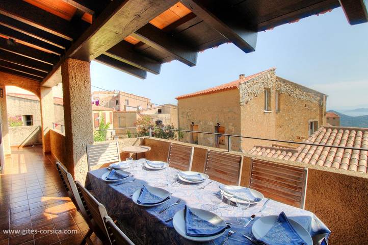 Gîte pour 8 personnes, avec Terrasse ainsi que Jardin et Vue