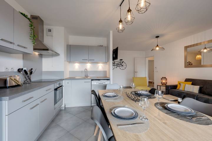 Entire apartment, L'Art de Ville*** - 2  bedroom near the city center, terrace and garage in Annecy, Annecy (commune)