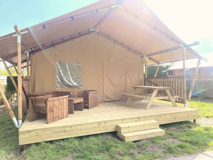 Vakantiepark voor 4 personen, with Terras and Tuin as well as Kinderzwembad and Uitzicht op het meer in Vlaanderen