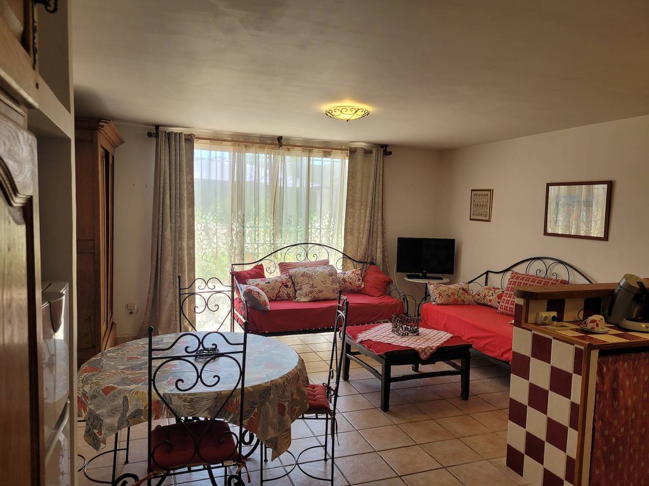 Ganze Wohnung, Cottage „Mas Cornille“ mit Bergblick, Wlan und Klimaanlage in Fontvieille, Arles und Umgebung