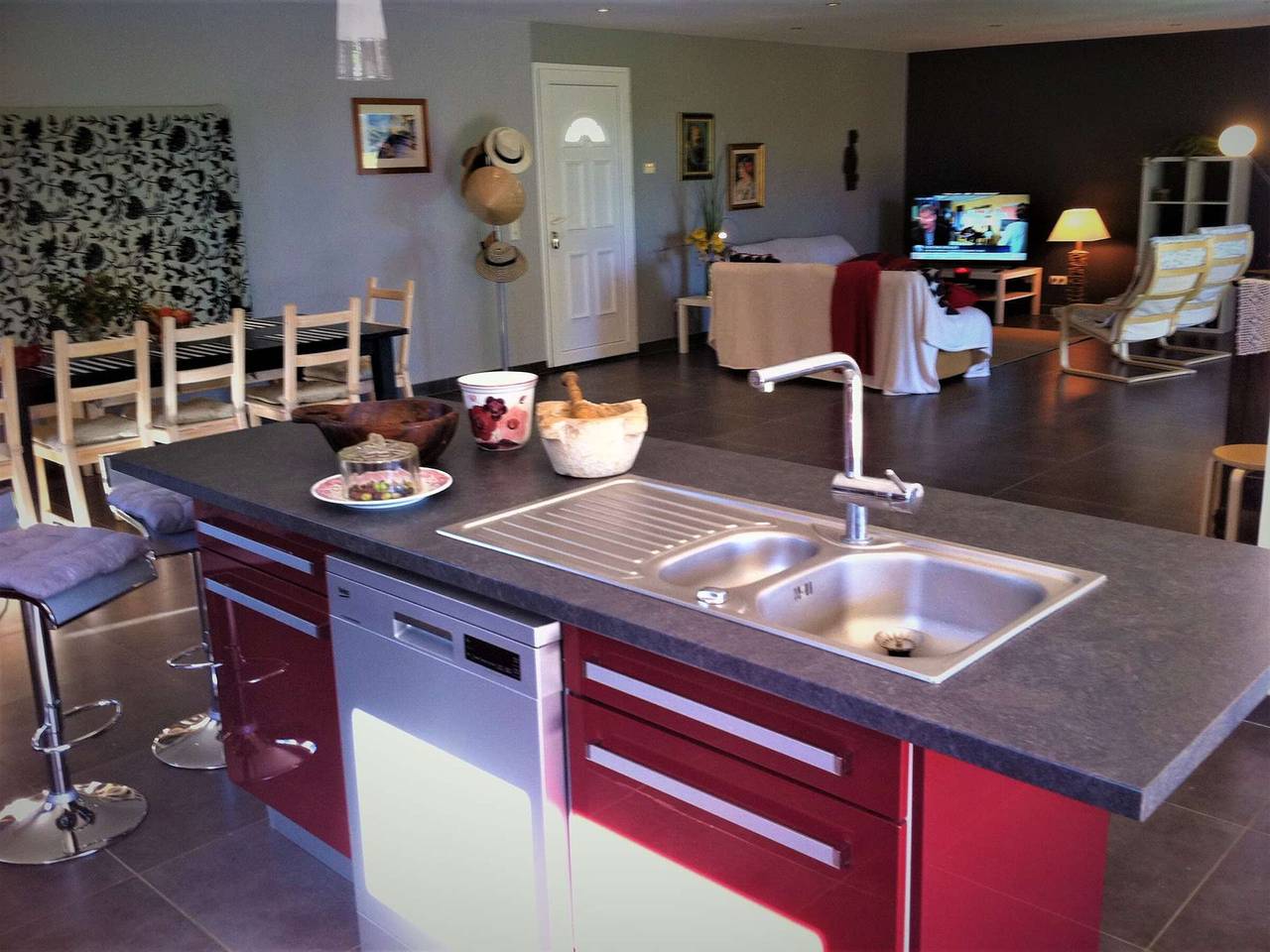 Villa Moderne à Vagnas: Piscine Chauffée, 6 Pers, Proche Vallon Pont d’Arc in Vagnas, Ardèche