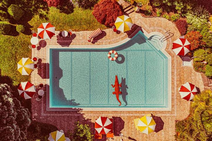Hotel, mit Balkon und Terrasse sowie Garten und Pool in Auer