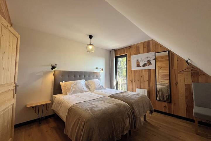 Large 4-Star Chalet at Balné ô Sancy in Chastreix-Sancy, Chastreix