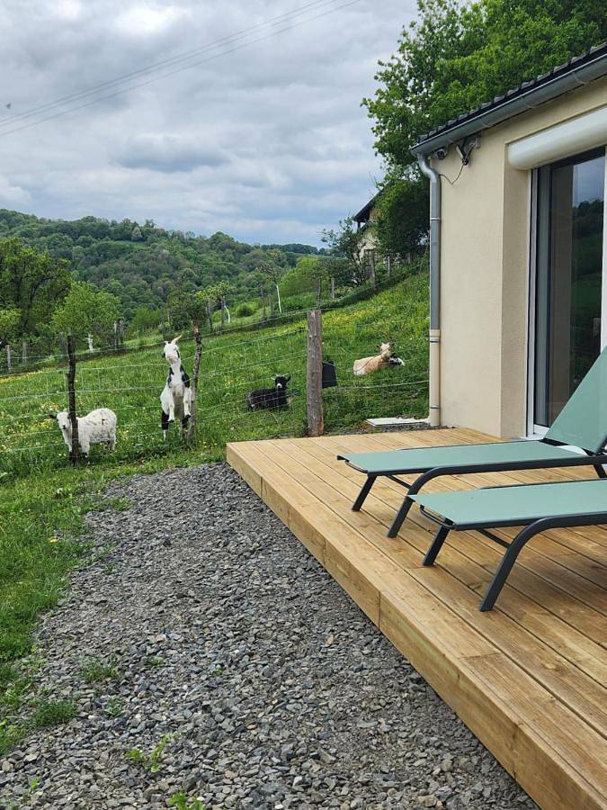 Location de vacances pour 2 personnes, avec terrasse ainsi que jardin et jacuzzi à Sainte-Eulalie (Cantal) - 2
