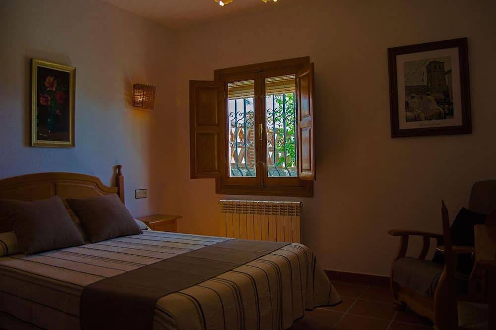 Acogedora casa en complejo con piscina en Válor in Válor, Provincia de Granada