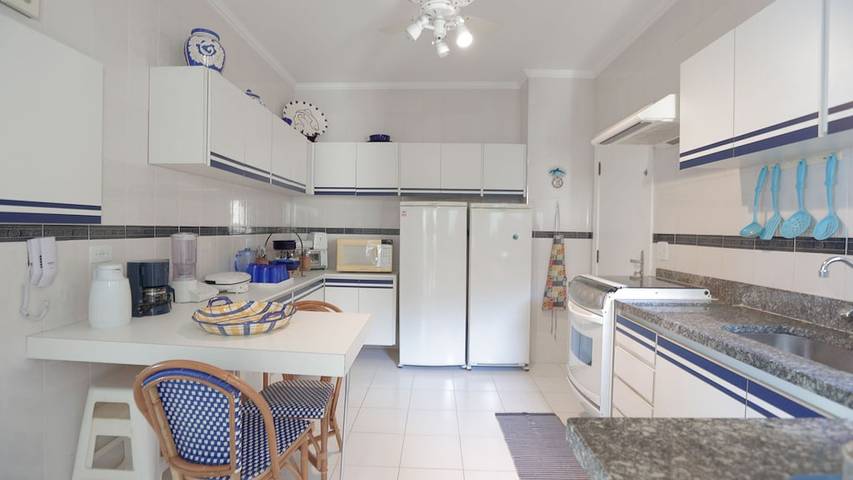 Casas e apartamentos de temporada para 6 pessoas, com balcão no Guarujá