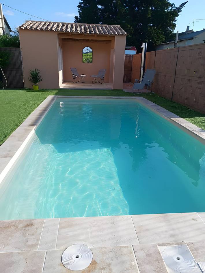 Chambre « Syrah » avec vue montagne, piscine partagée et Wi-Fi in Sainte-Cécile-les-Vignes, Vaucluse