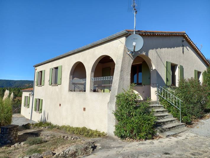 Gîte pour 6 personnes, avec piscine à Chambonas