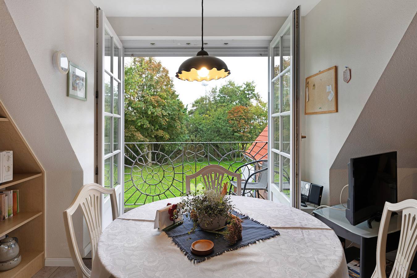 Entire apartment, Apartment 'Mühlenblick' with Private Terrace, Shared Garden and Balcony in Nordstrand (Municipality), Nordseeküste