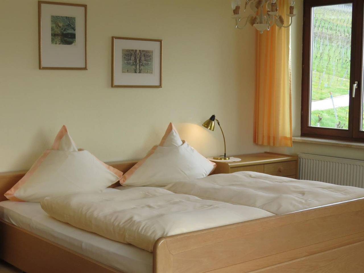 Gästehaus Renate und Albrecht Heil - Doppelzimmer mit Kochnische in Pleisweiler-Oberhofen, Südliche Weinstraße