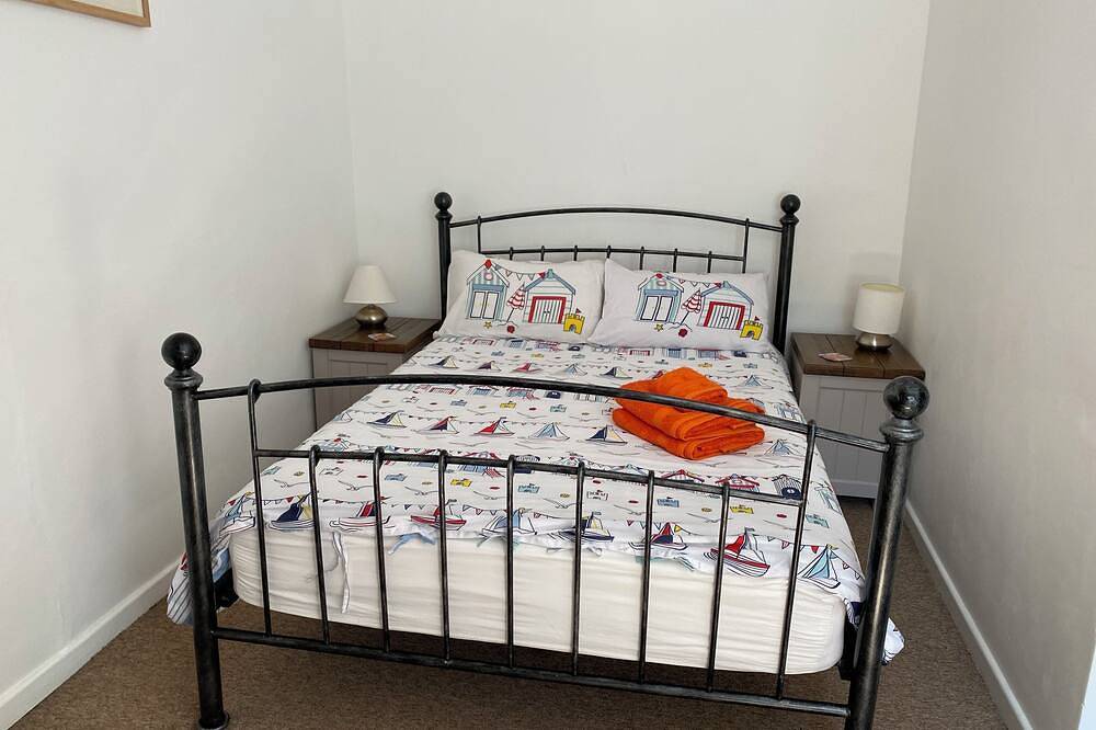 Warm and Cosy Cottage , 150yds from Holt centre with free Parking! Dog friendly in Holt, Norfolk Coast