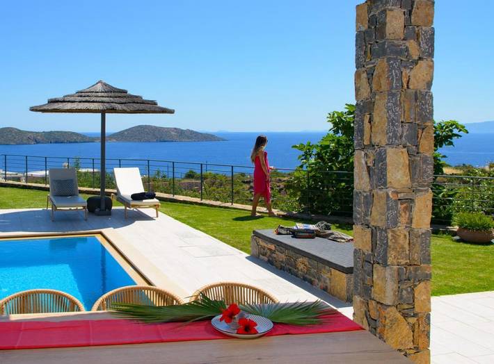 Villa pour 4 personnes, avec vue ainsi que piscine et jardin dans Elounda