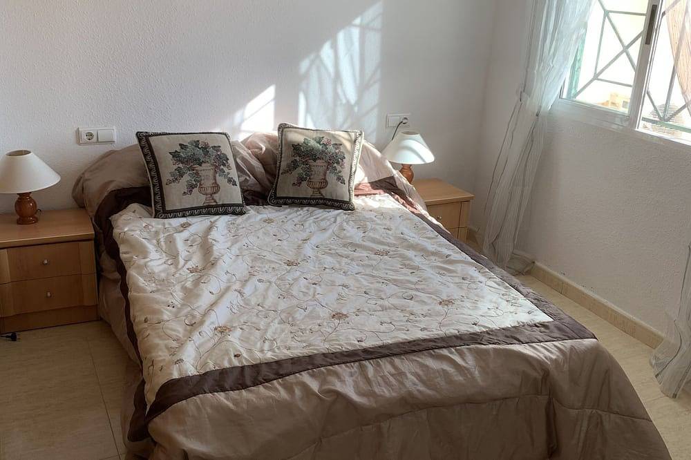 Spacieux Quatre-chaussée de luxe Torrevieja Villa, mer et vue sur le parc, connexion Wi Fi. in Las Calas, Torrevieja