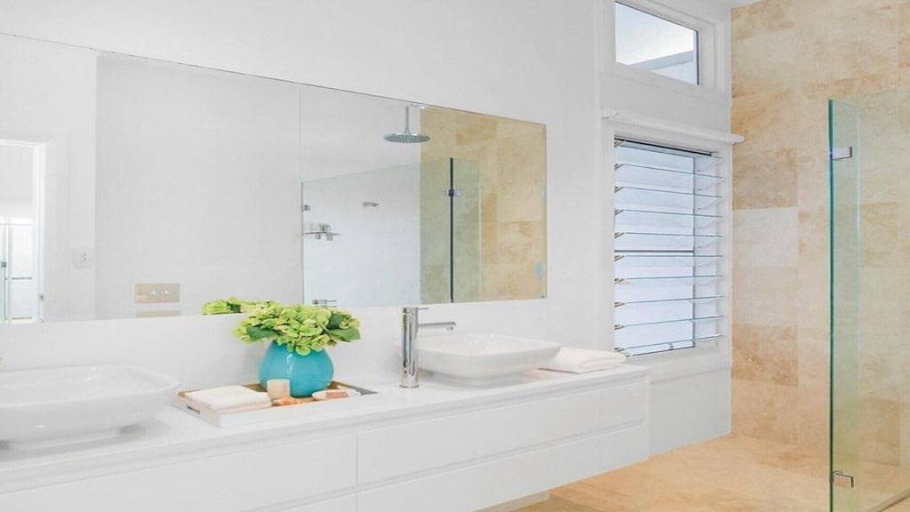 Azure, Avoca Beach - Ocean Views, 13M Pool, Kurzer Weg Zum Strand, Wifi & Foxtel in North Avoca, New South Wales