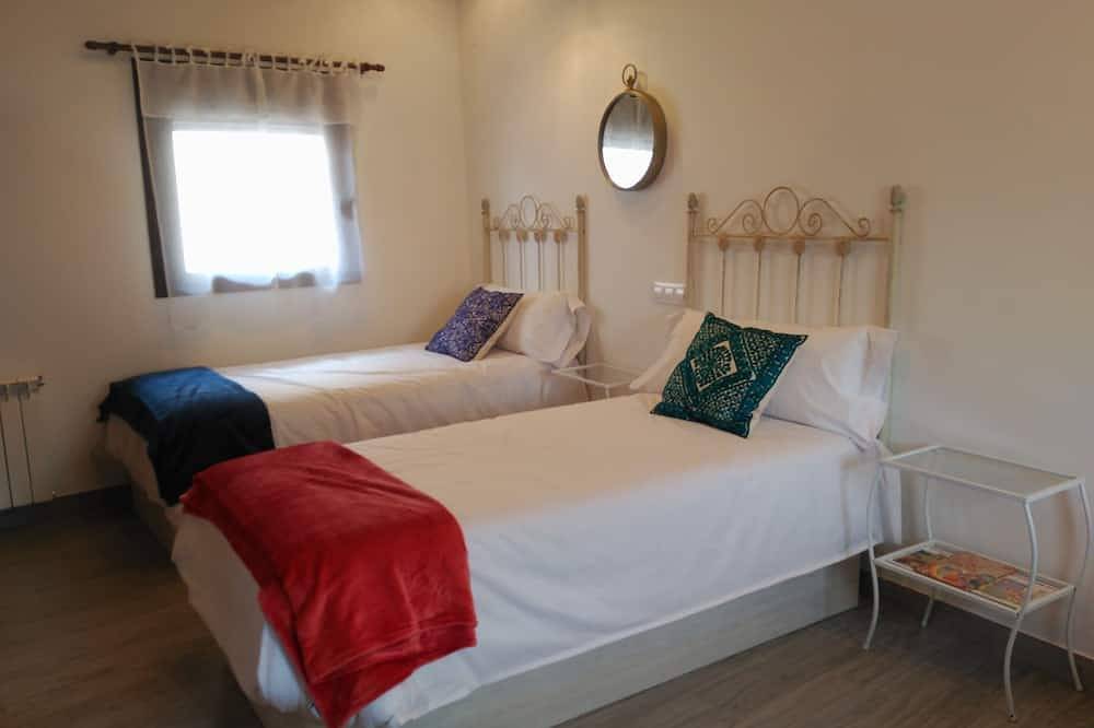 Entire apartment, C R *** Apartment Planeta Vera (Oak), designed for families and groups in Jarandilla de la Vera, Cáceres Region