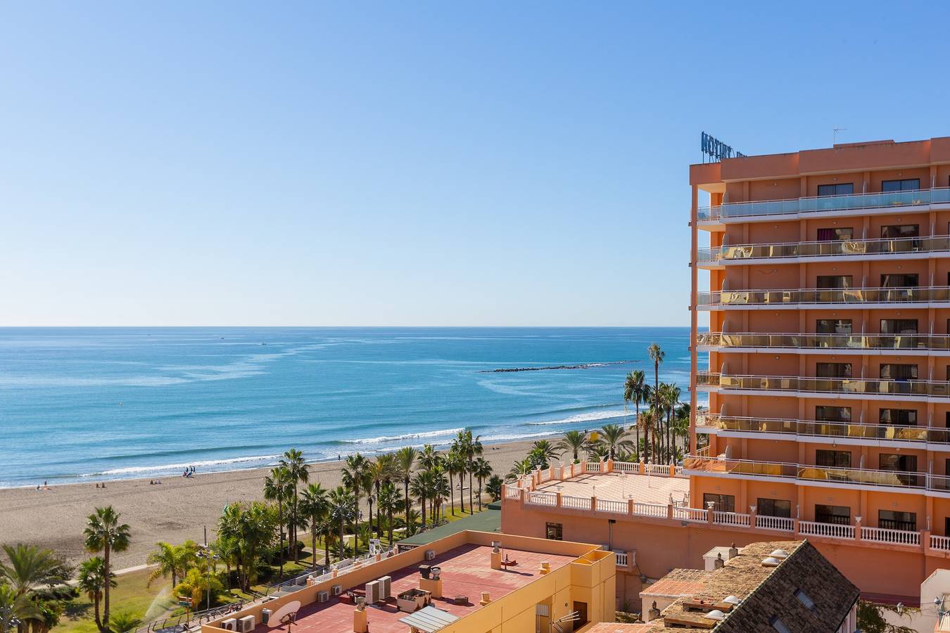 Ganze Wohnung, Apartment am Strand mit Meerblick, Balkon, Klimaanlage und Wlan in Benalmádena Costa, Benalmádena