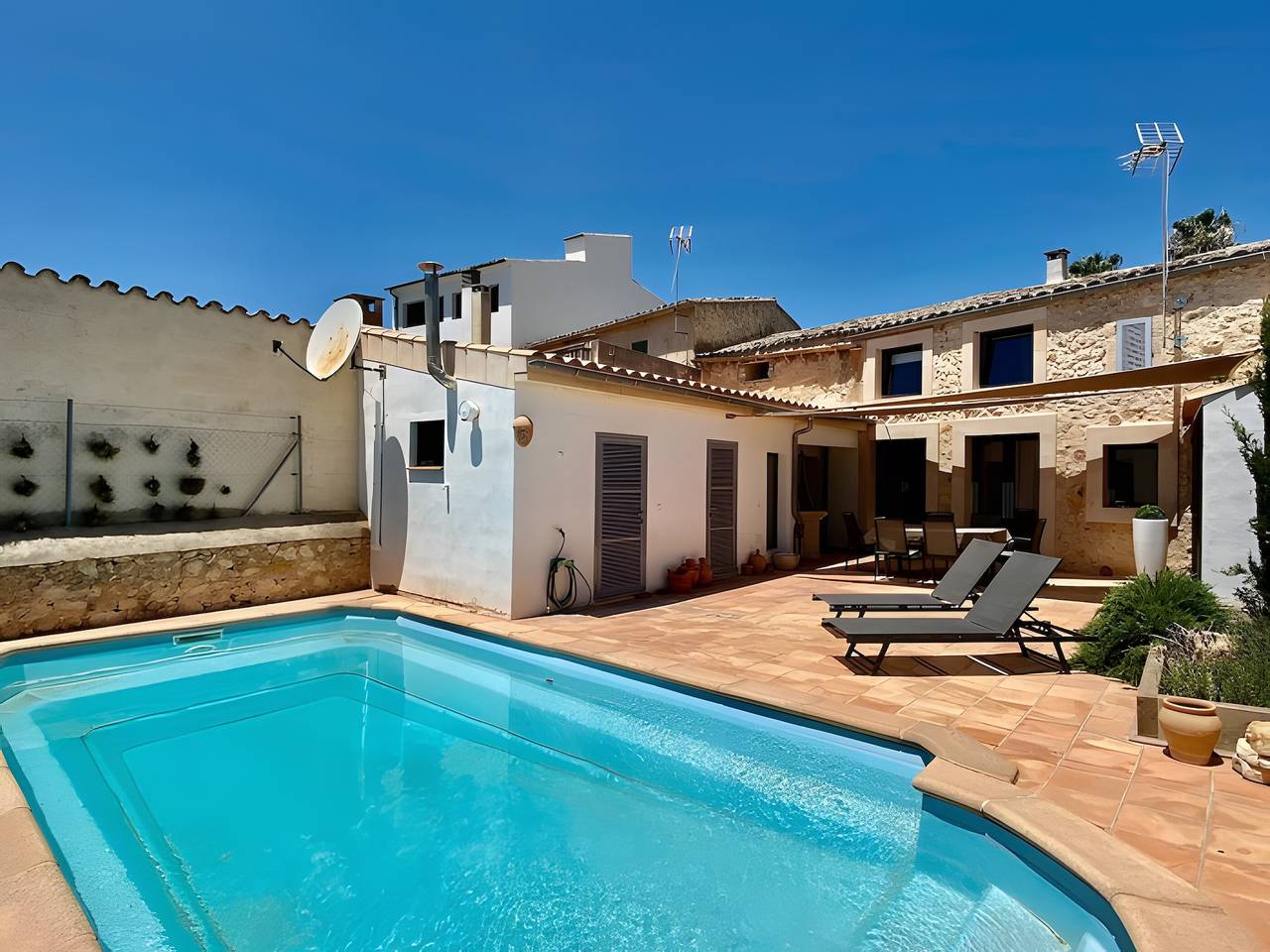 Casa vacacional 'Villas2meet Jimmy Lloret' con vistas a la montaña, wifi y aire acondicionado in Lloret de Vistalegre, Interior de Mallorca
