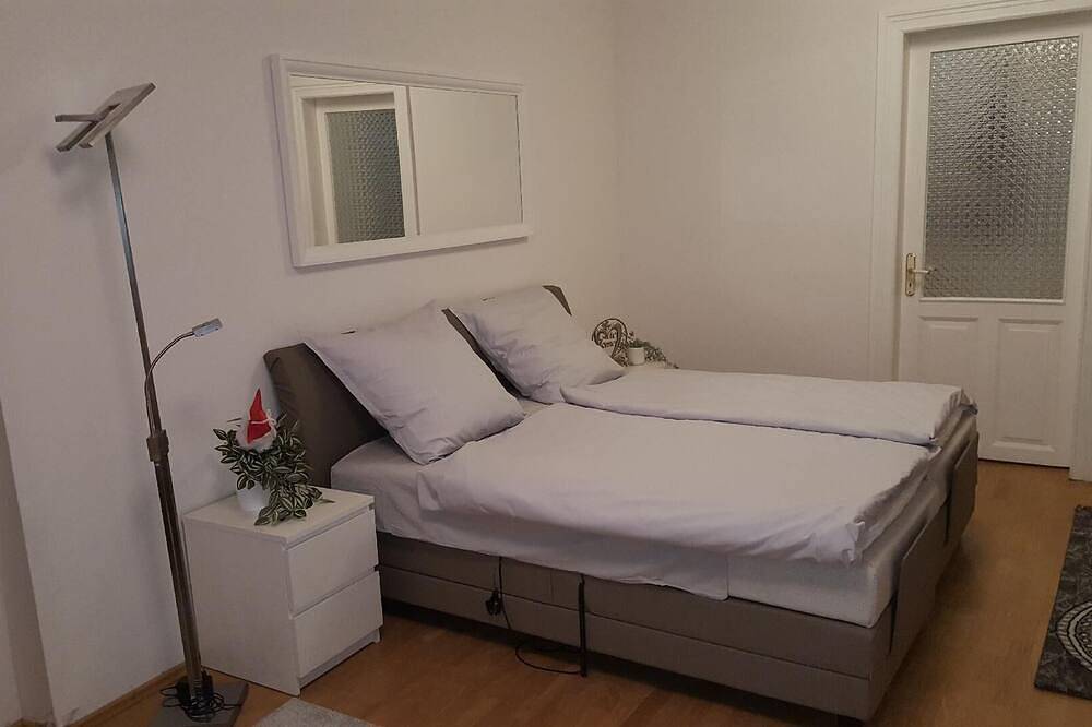 Ganze Wohnung, Private Ferienwohnung in Nordenham mit großem Garten in Nordenham, Wesermarsch