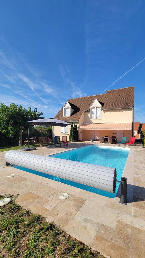 Location de vacances pour 5 personnes, avec Terrasse ainsi que Jardin et Piscine à Saint-Cyr-en-Val