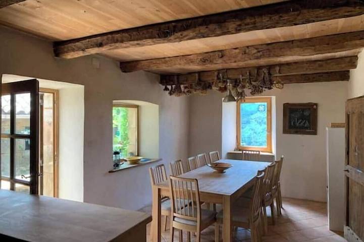 Maison de campagne pour 10 personnes à Sénéchas