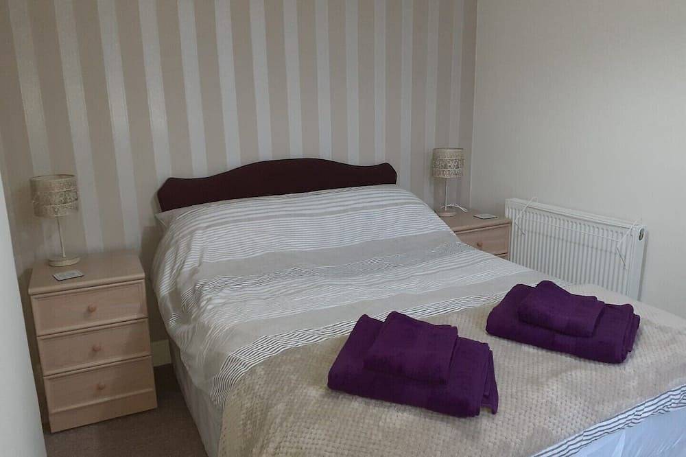 Family holiday home near both sea front and town in Great Yarmouth, The Broads