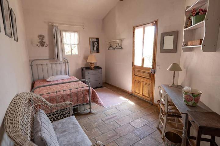 Location de vacances pour 6 personnes, avec terrasse et jardin, animaux acceptés à Joucas - 3