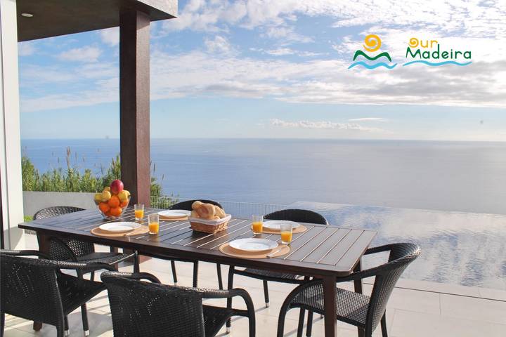 Cliff-top villa, panoramic sea-views | Cliffscape in Estreito da Calheta, Madeira