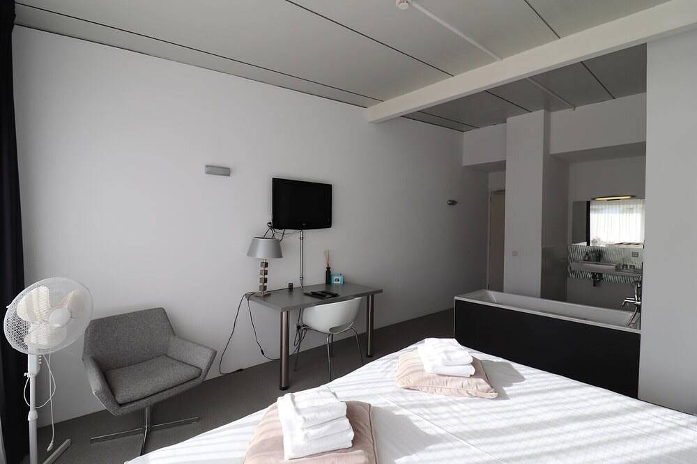 Spacious Group Stay in Teuge with Garden in Teuge, Veluwe