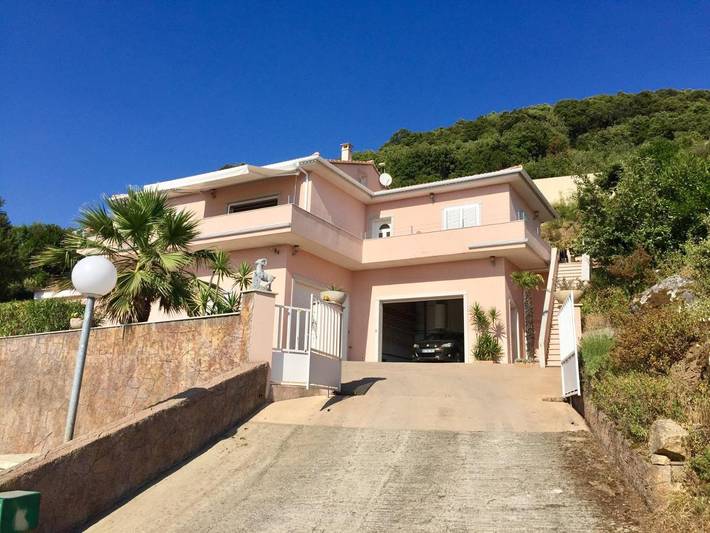 Location de vacances pour 6 personnes, avec piscine ainsi que vue et terrasse à Casalabriva - 2
