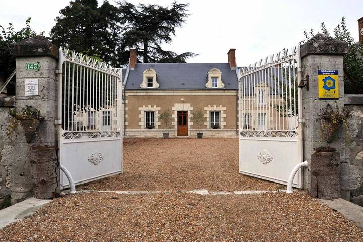 Location de vacances pour 3 personnes, avec terrasse ainsi que vue et jardin à Couddes - 2