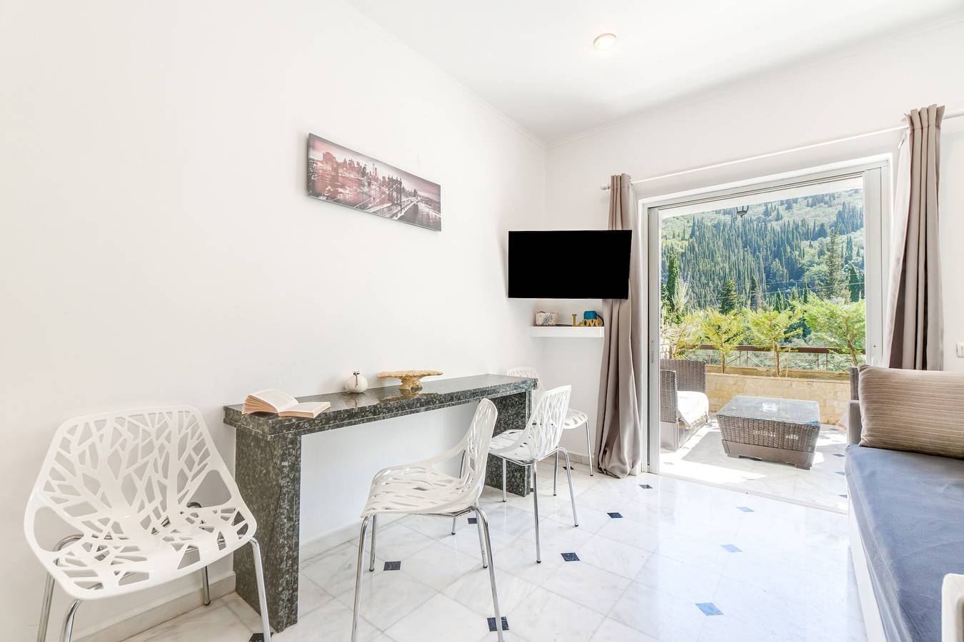 Geheel appartement, Appartement 'Doliva Erietta met privézwembad' met uitzicht op de bergen, internet en airconditioning in Agios Gordios, Corfu