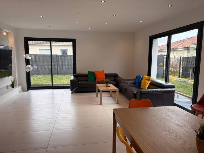 Location de vacances pour 7 personnes, avec terrasse à Aulnat