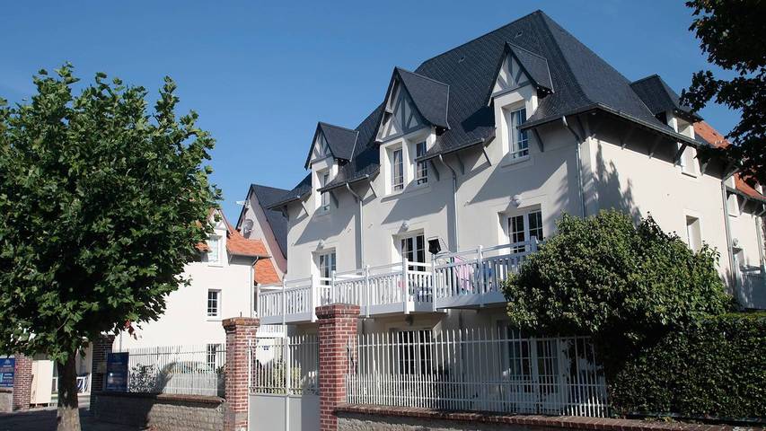 Location de vacances pour 4 personnes, avec piscine à Cabourg