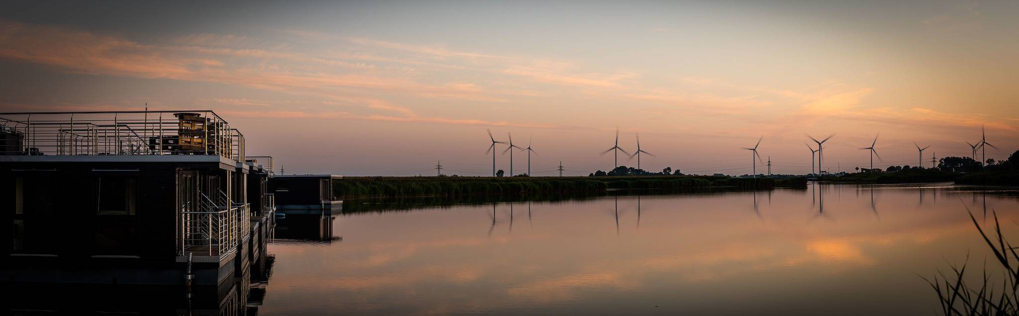 Ganze Ferienwohnung, Hausboot Wangermeer mit Sauna in Wangermeer, Wangerland