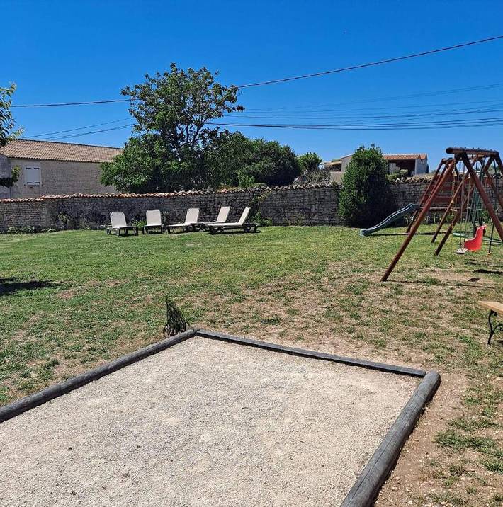 Location de vacances pour 4 personnes, avec jardin à Saint-Mandé-sur-Brédoire - 2
