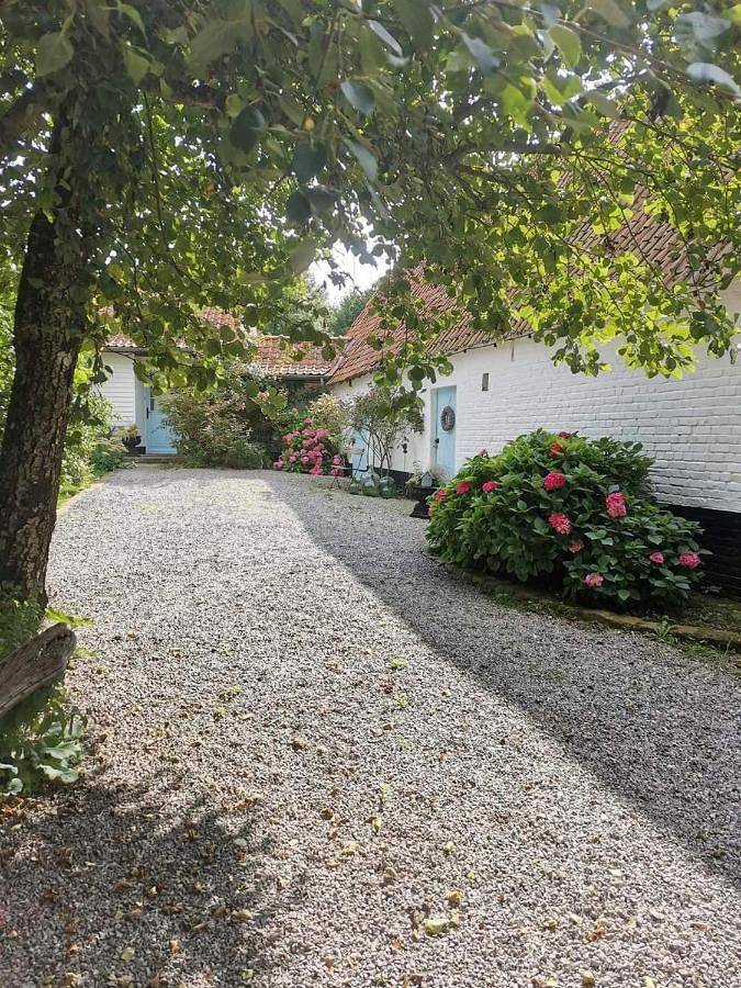 Location de vacances pour 2 personnes, avec jacuzzi ainsi que sauna et jardin à Wirwignes - 3
