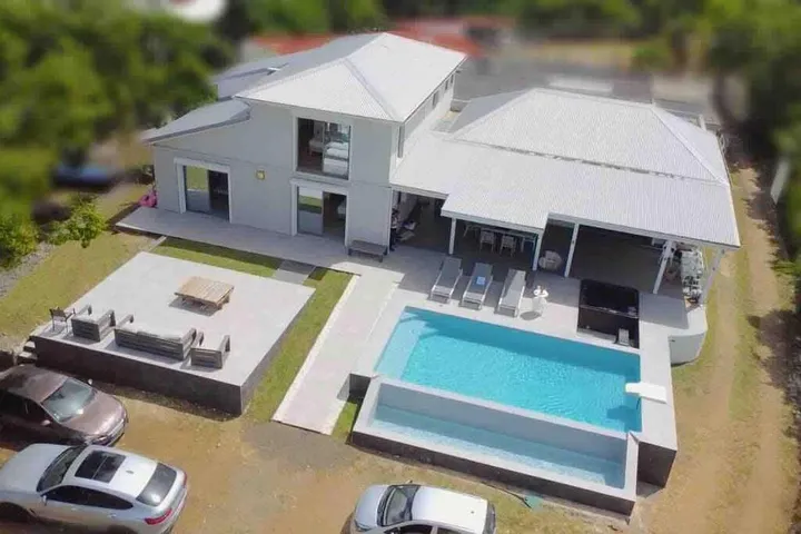 Villa pour 6 personnes, avec jacuzzi ainsi que piscine et jardin - 1