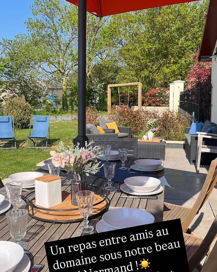Location de vacances pour 14 personnes, avec Terrasse ainsi que Jardin et Vue dans Banneville-la-Campagne