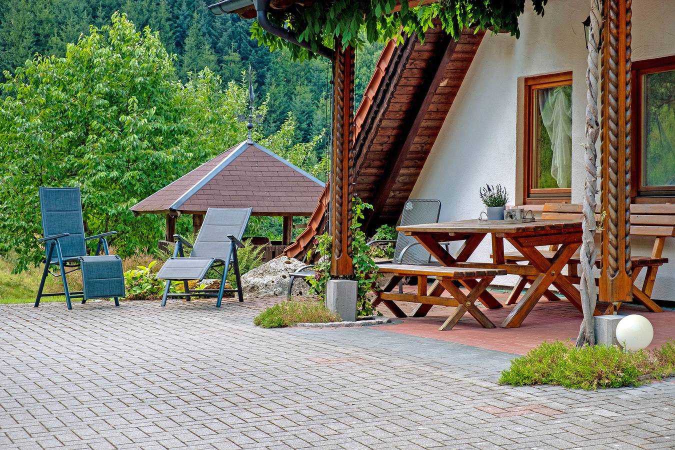 Ganze Wohnung, Ferienwohnung '2' mit Bergblick, gemeinsamer Terrasse und Wlan in Triberg, Mittlerer Schwarzwald
