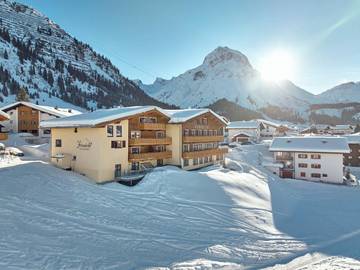 Gîte pour 2 personnes, avec vue ainsi que sauna et balcon à Lech