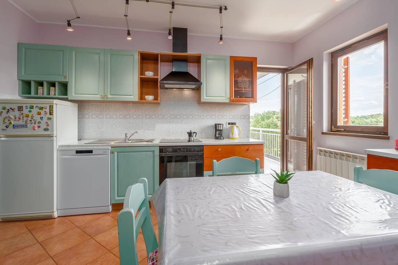Ganze Wohnung, Rustikale Wohnung Dora mit Balkon und privatem Parkplatz





 in Vrsar, Općina Vrsar