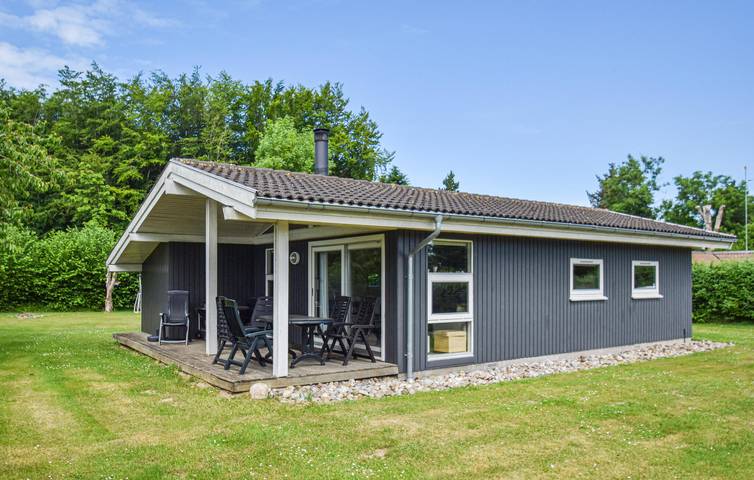 Feriehus for 6 personer, med Terrasse og Hage i tillegg til Sauna i Spodsbjerg