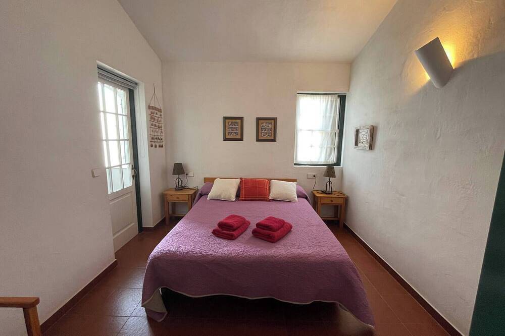 Entire apartment, Spacious apartment in a quiet area near the sea in Fornells, Es Mercadal