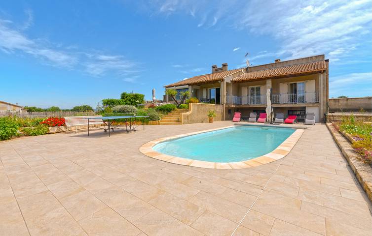 Location de vacances pour 6 personnes, avec terrasse et piscine, animaux acceptés à Sainte-Anastasie